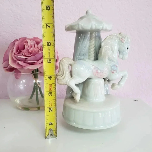 Vintage Porcelain Carousel Music Box - Picture 5 of 5